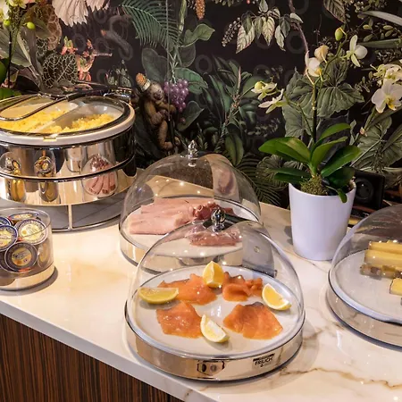 Aiglon Hotel Parigi