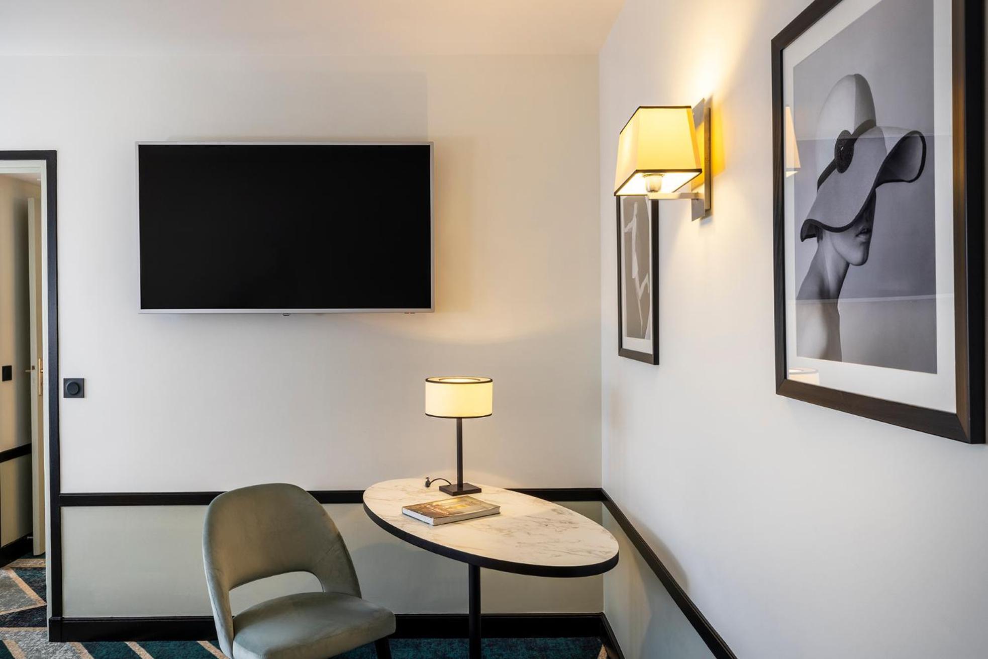 Aiglon Hotel Parigi